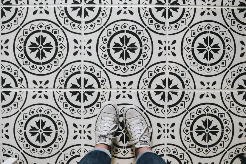 how to add design to a painted tile floor