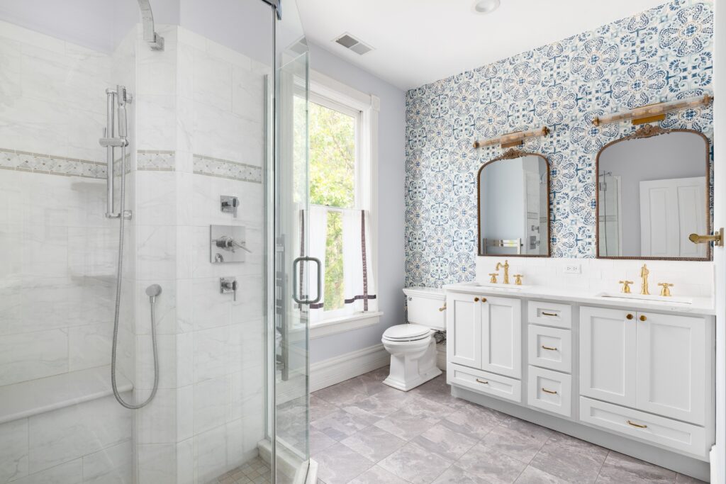 bathroom with wallpaper