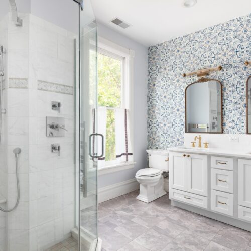 bathroom with wallpaper